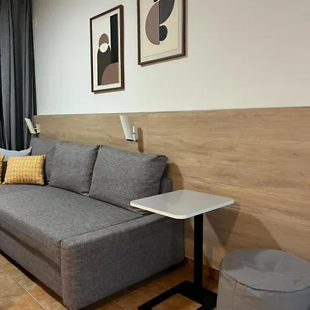 Spacious Garden View With Pool Apartamento